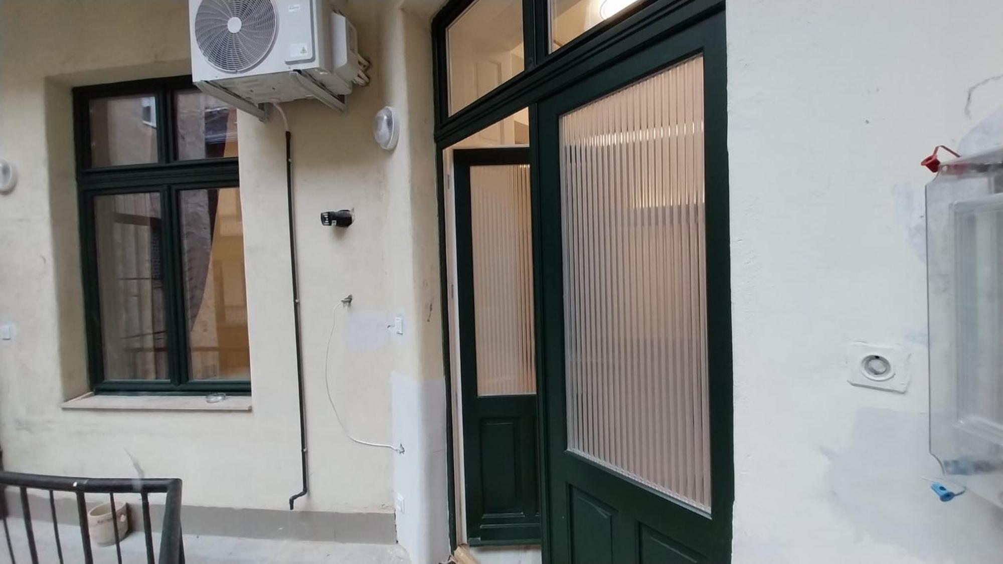 Szekely Apartment Near Deak Ferenc Square With Free Parking In Garage Budapest Exterior foto