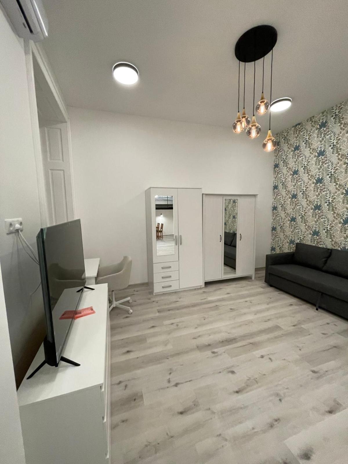 Szekely Apartment Near Deak Ferenc Square With Free Parking In Garage Budapest Exterior foto