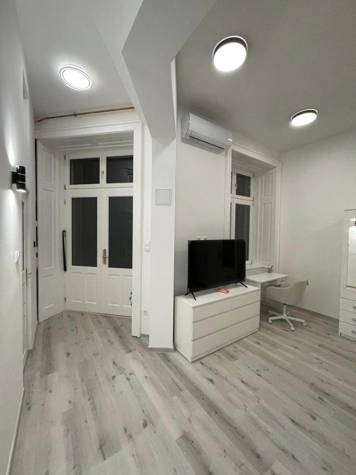 Szekely Apartment Near Deak Ferenc Square With Free Parking In Garage Budapest Exterior foto