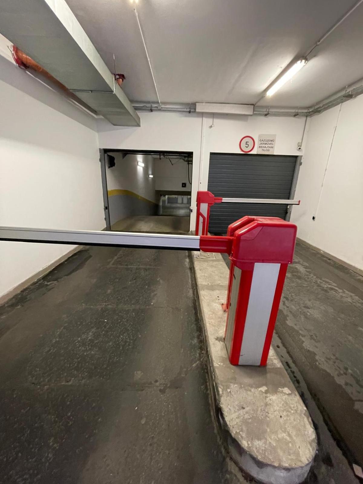 Szekely Apartment Near Deak Ferenc Square With Free Parking In Garage Budapest Exterior foto